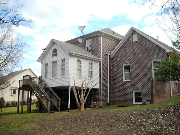 2nd image of 366 Updike Pl