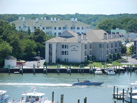 3rd image of 415 Harbour Point #204