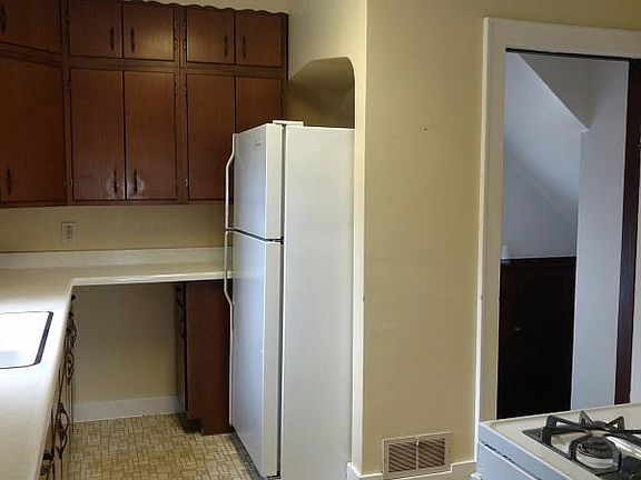 5th image of 1204 Dakota St
