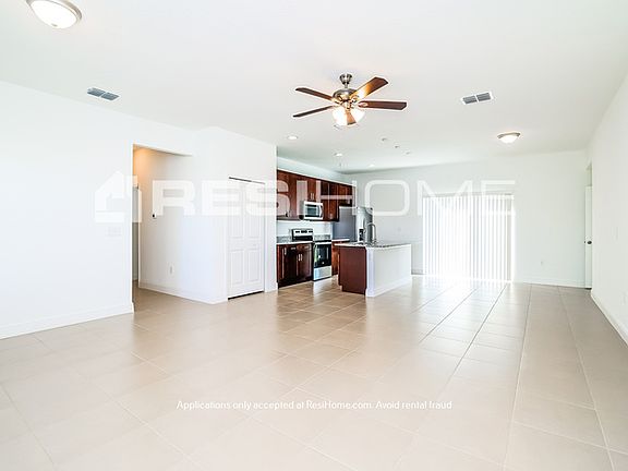 5th image of 1415 Sarasota Dr