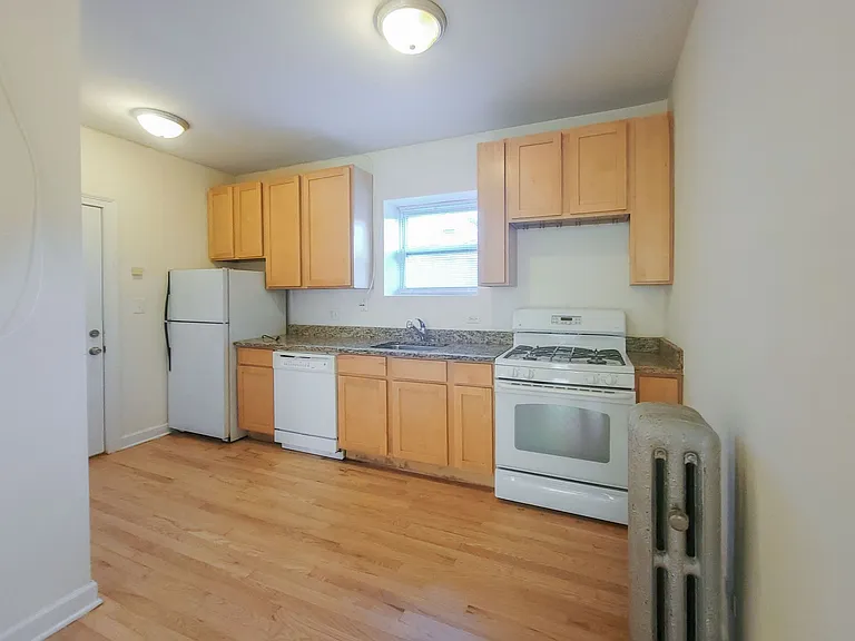 3912-28 N. Pine Grove — Photo 9
