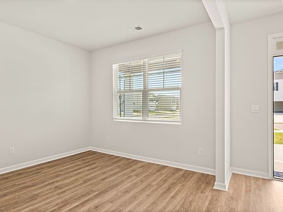 3rd image of 449 Abbott Rd