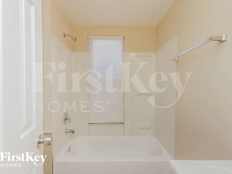 1910 Carmel Blvd #1 — Photo 13