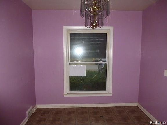 4th image of 10787 Somerset Ave