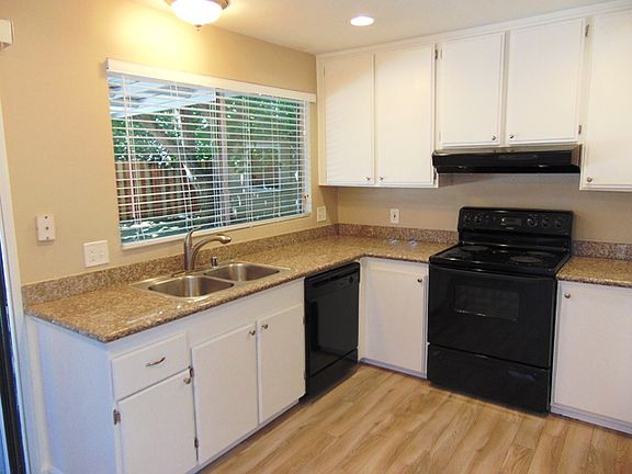 5th image of 66 Salisbury Dr