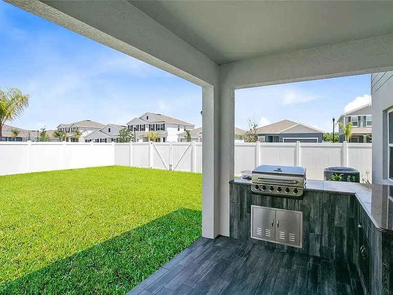 100 Lavenna Ave — Photo 19
