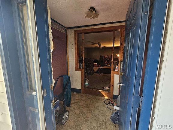 4th image of 303 W Reid St