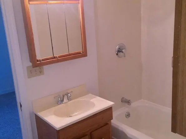 1011 S 15th St, Goshen, IN 46526