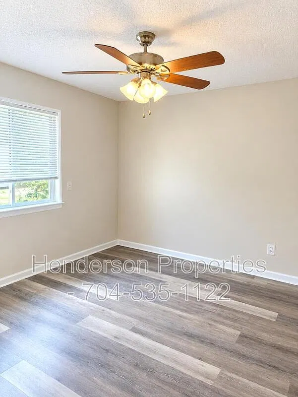 2 bed, 2.0 bath, 900 sqft, $1,350 — Photo 3