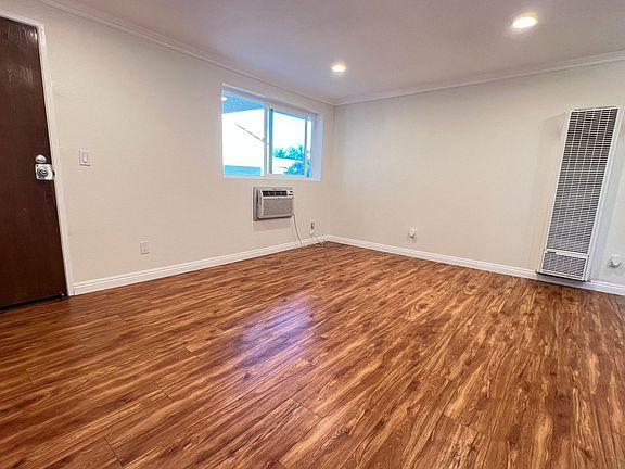 4th image of 456 W 11th St APT 5