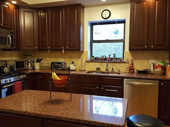 2nd image of 870 W Ainslie St #42212