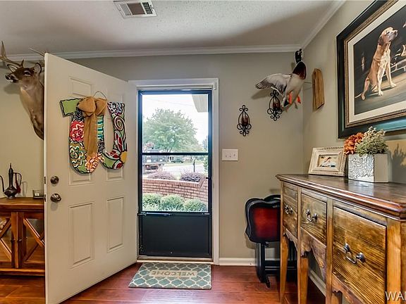 2nd image of 8076 Laurel Oaks Ln