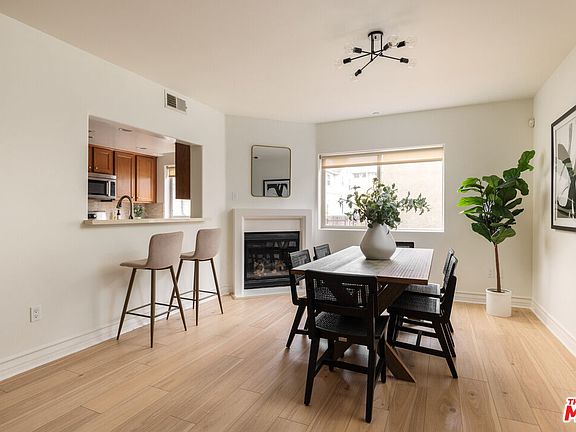5th image of 936 N Hudson Ave #102