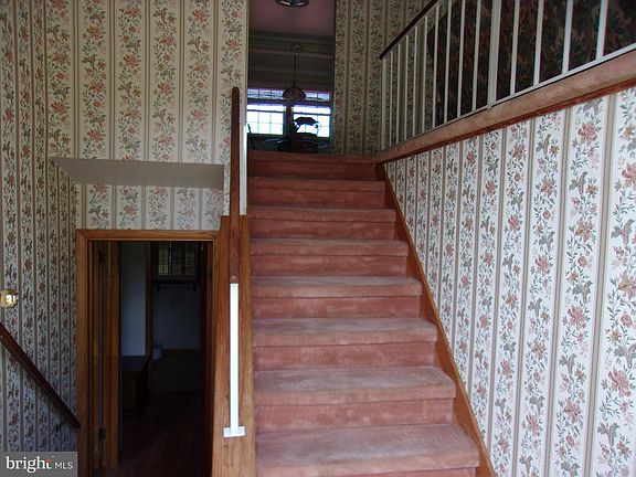 2nd image of 329 Barnard St
