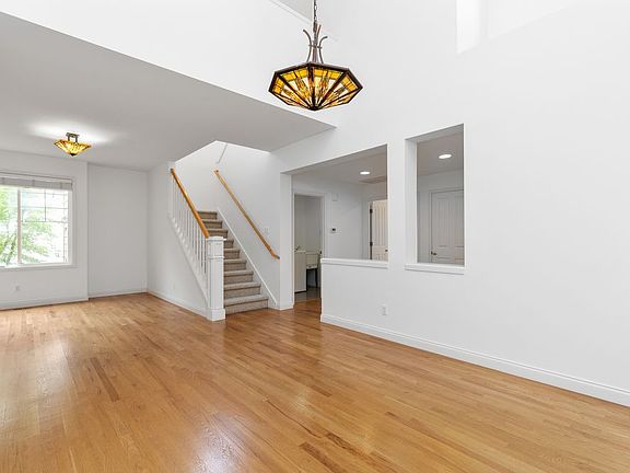4th image of 189 241st Pl SE