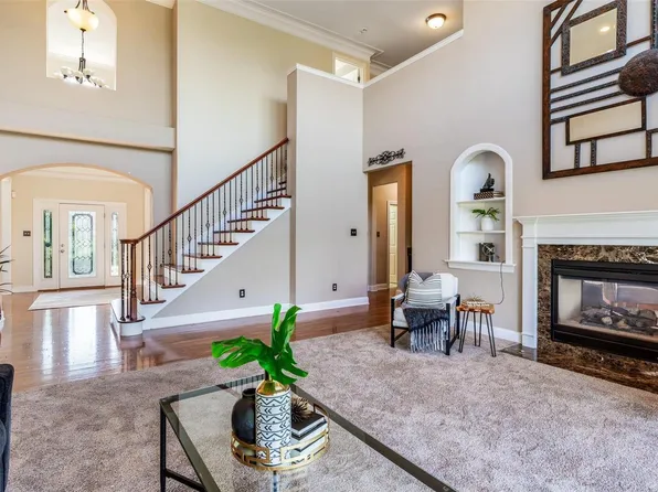 751 Oriental Lily Dr, O'Fallon, MO 63366