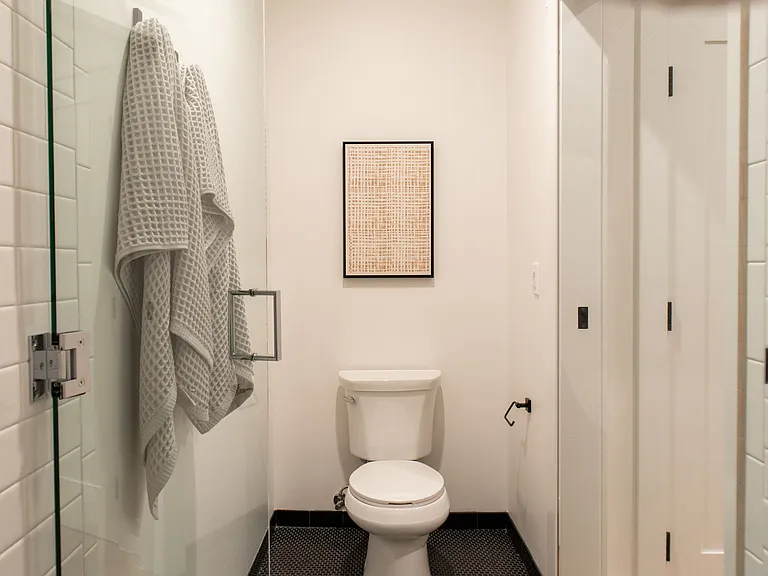 87 S Oak St #201-220 — Photo 9