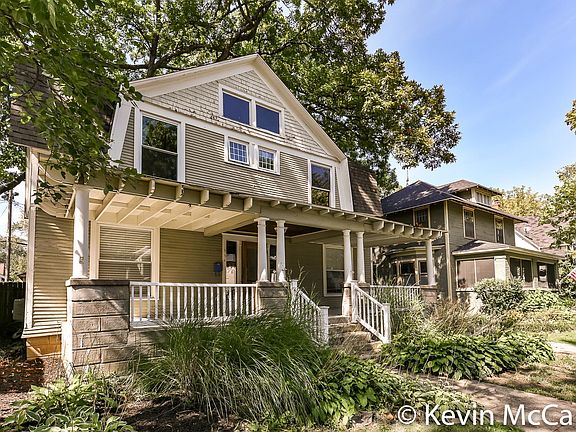 3rd image of 339 Woodmere Ave SE