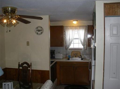 2nd image of 1304 Elm St APT 3B