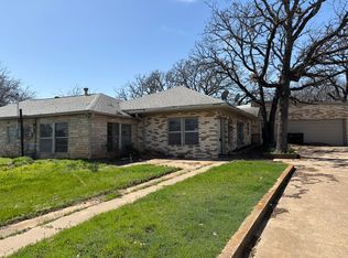 1023 Oak Dr, Denison, TX 75020