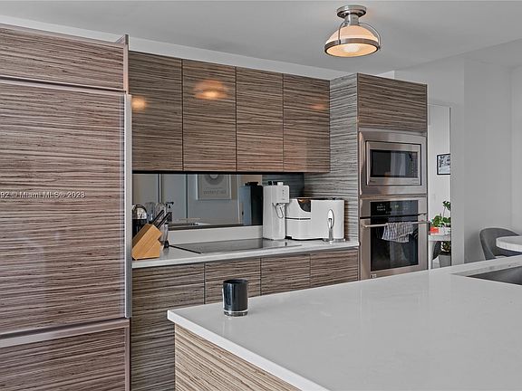 4th image of 460 NE 28th St APT 1603