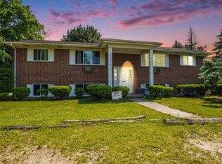 592 54th St SE, Kentwood, MI 49548