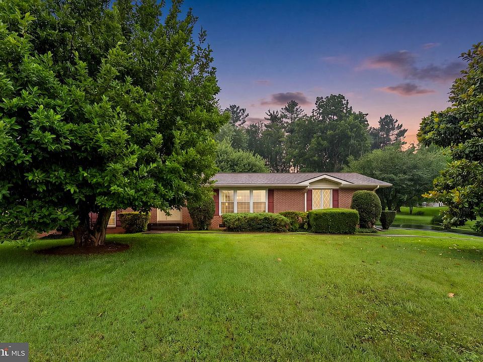 1st image of 19100 Colonial Dr