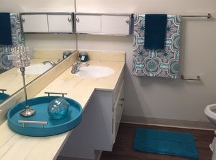 21715 Parthenia St APT 202, Canoga Park, CA 91304