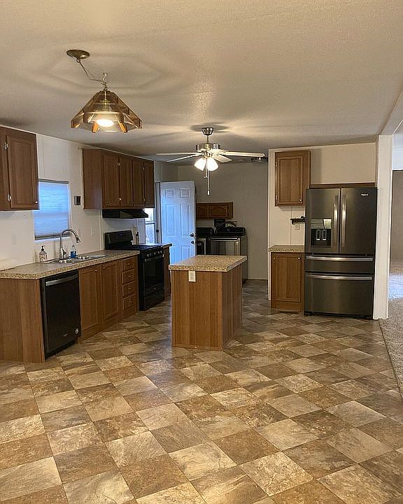 Kitchen & Dining Area