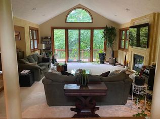 4560 N Hewitts Point Rd, Oconomowoc, WI 53066