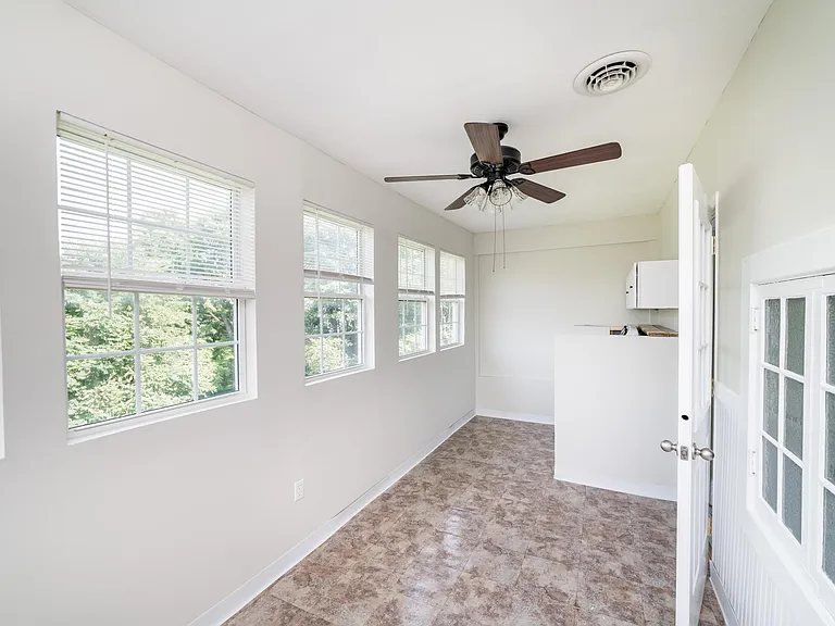 310 Sussex St — Photo 45
