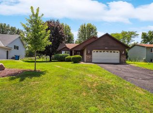 2010 Heritage Dr, Shakopee, MN 55379