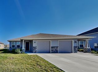 206 SW Sunflower St, Blue Springs, MO 64014