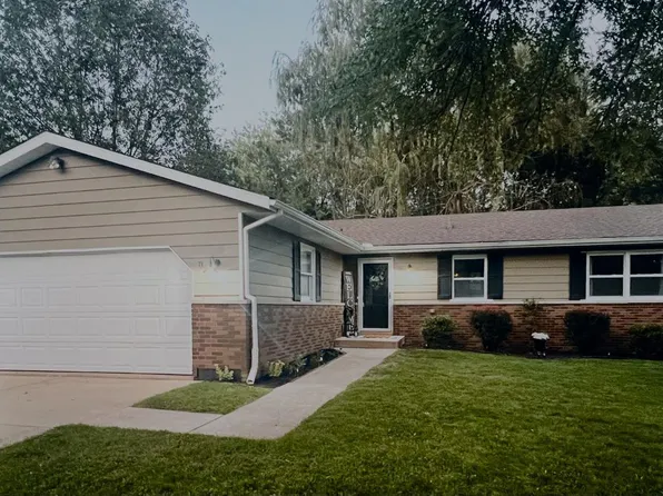 71 Maple Ct, Hebron, IN 46341