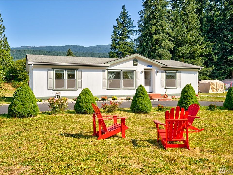 Very well maintained home, ready for you to enjoy!