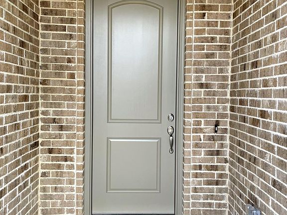3rd image of 810 Mildren Ln