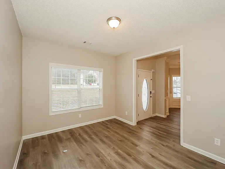 303 Tara Beach Ln — Photo 5