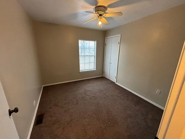 1015 N El Paso Ave — Photo 8
