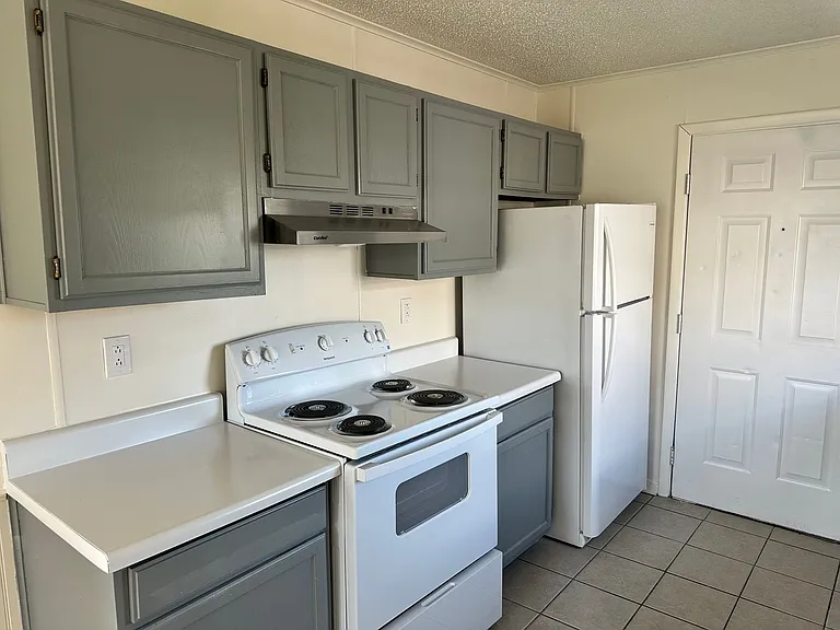 200 Aster St — Photo 9