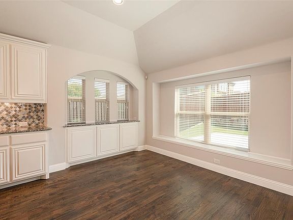 5th image of 422 Tanglewood Dr