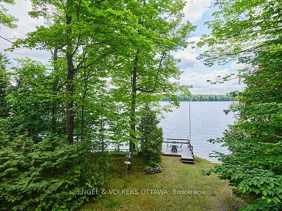 3rd image of 1054 Coutlee Point Ln