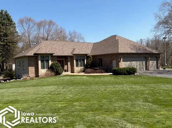 15261 Dodge Ave, Clear Lake, IA 50428