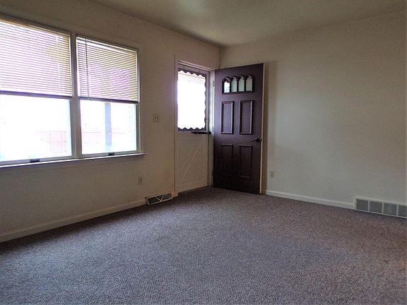 4th image of 32 Leighton Ave #34