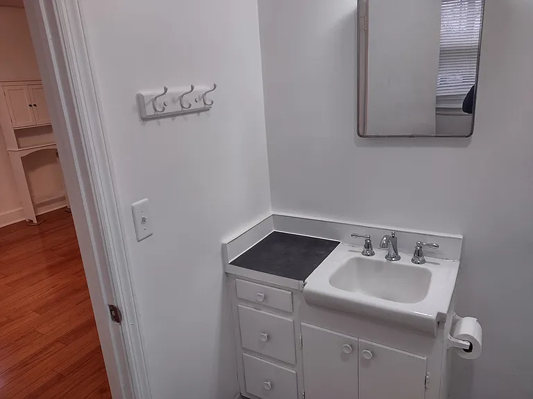 402 N Main St — Photo 13