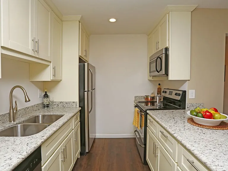 CENTRAL PARK APARTMENTS — Photo 2