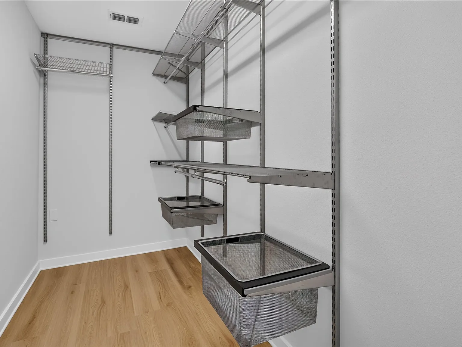 2 bed, 2.5 bath, 1800 sqft, $3,200 — Photo 3
