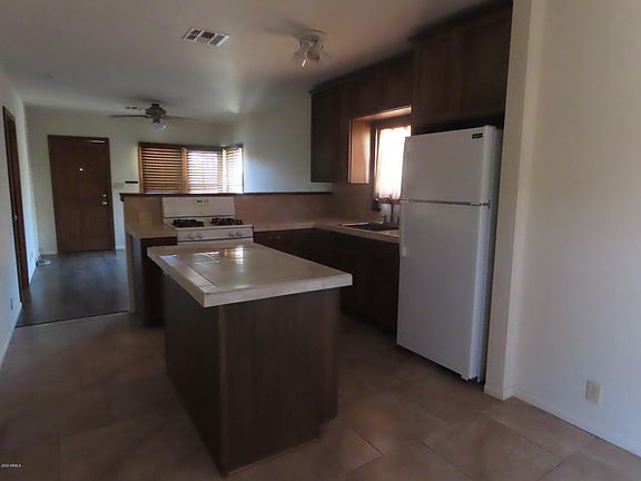 5th image of 217 W Heiner Dr