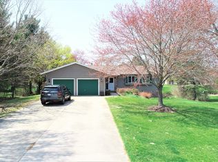 N6185 Country View Ln, Sullivan, WI 53178