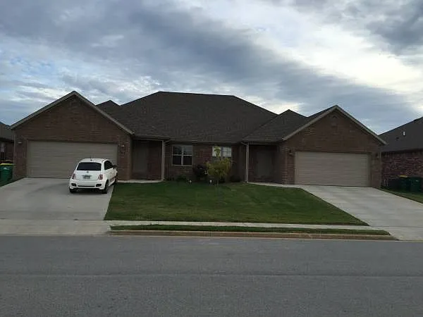 944 Oak Crossing Dr #944