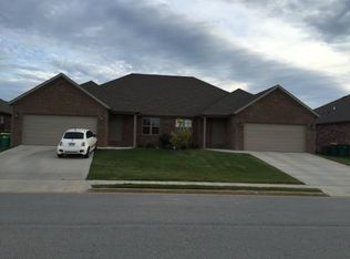 930 Oak Crossing Dr, Centerton, AR 72719